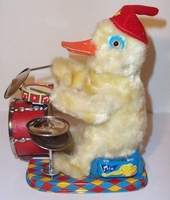 Drumming Duck Daisy