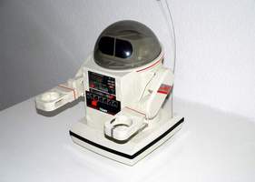 Tomy Omnibot MK II Robot