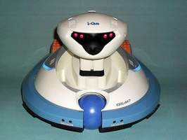 i-Que robot by Toy Quest