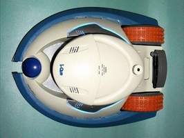 i-Que robot by Toy Quest