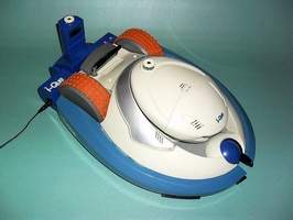 i-Que robot by Toy Quest