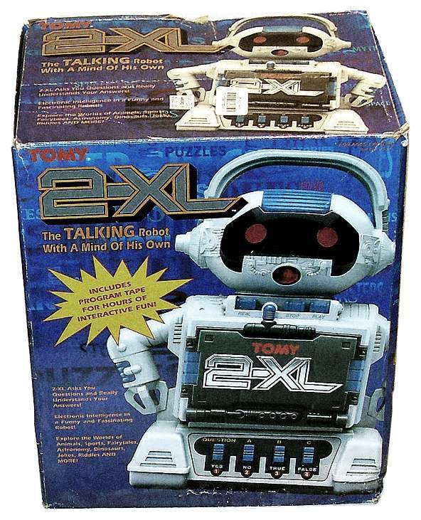 TIGER ELECTRONICS 2XL TALKING ROBOT CASSETTE TAPE PLAYER INCREDIBLE SPORTS FEATS 