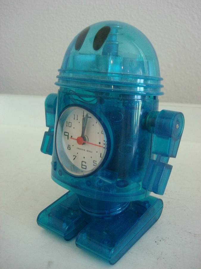 ロボットアラームクロック　Dancing Robot Alarm Dancing Robot Alarm by Sharper Image - The Old Robots Web Site