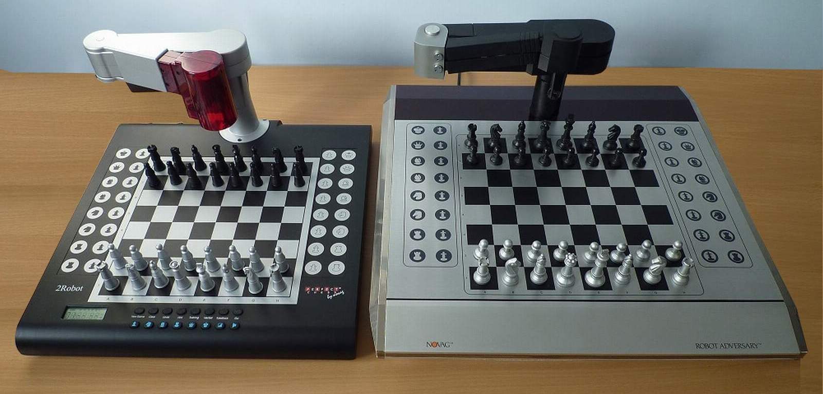 Novag Zircon 2 vs. Shredder Chess Engine 🟡 Gadgetify 